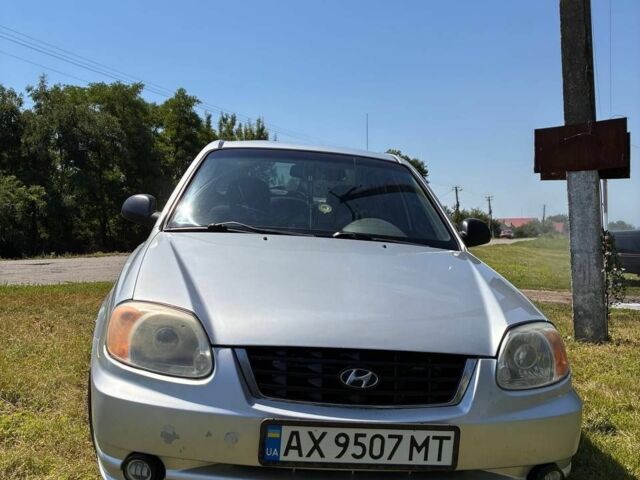 Серый Хендай Акцент, объемом двигателя 1.3 л и пробегом 300 тыс. км за 2800 $, фото 5 на Automoto.ua