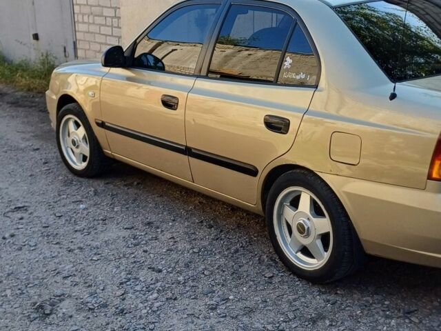 Серый Хендай Акцент, объемом двигателя 0 л и пробегом 212 тыс. км за 3500 $, фото 1 на Automoto.ua