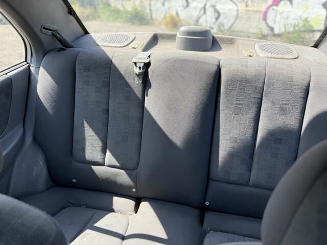 Серый Хендай Акцент, объемом двигателя 1.3 л и пробегом 229 тыс. км за 2200 $, фото 10 на Automoto.ua