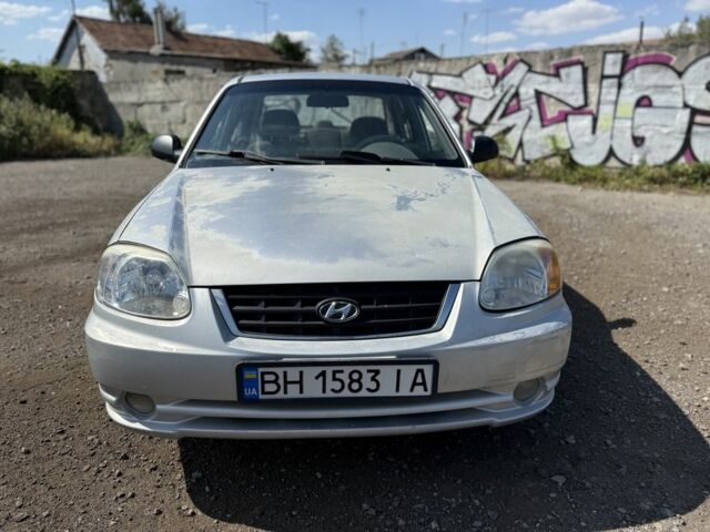 Серый Хендай Акцент, объемом двигателя 1.3 л и пробегом 229 тыс. км за 2200 $, фото 1 на Automoto.ua