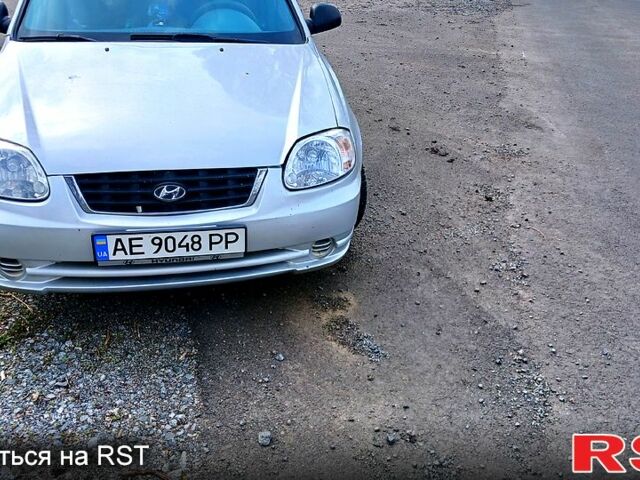 Хендай Акцент 2004 в Новомосковске на Automoto.ua Серый Хендай Акцент, объемом двигателя 1.5 л и пробегом 220 тыс. км за 4000 $, фото 2 на Automoto.ua