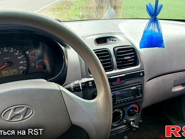 Хендай Акцент 2004 в Новомосковске на Automoto.ua Серый Хендай Акцент, объемом двигателя 1.5 л и пробегом 220 тыс. км за 4000 $, фото 7 на Automoto.ua