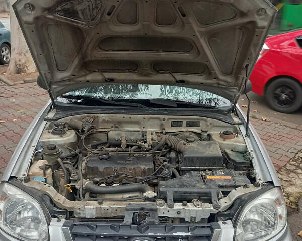 Серый Хендай Акцент, объемом двигателя 1.5 л и пробегом 170 тыс. км за 3000 $, фото 4 на Automoto.ua