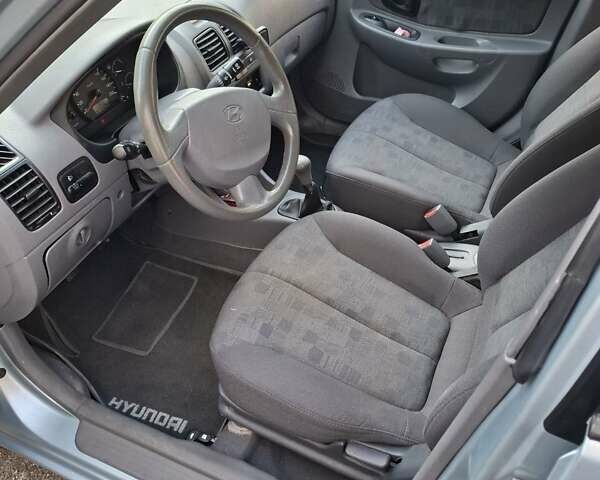 Сірий Хендай Акцент, об'ємом двигуна 1.5 л та пробігом 145 тис. км за 3400 $, фото 3 на Automoto.ua