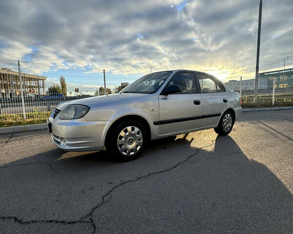 Сірий Хендай Акцент, об'ємом двигуна 1.5 л та пробігом 254 тис. км за 3200 $, фото 2 на Automoto.ua