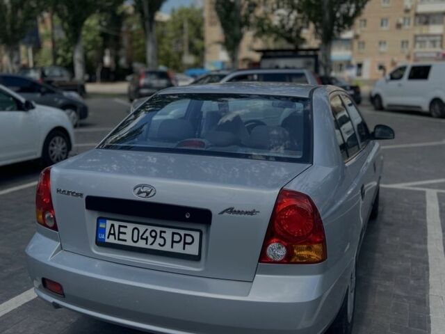Серый Хендай Акцент, объемом двигателя 1.5 л и пробегом 149 тыс. км за 3800 $, фото 2 на Automoto.ua
