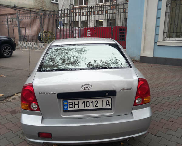 Серый Хендай Акцент, объемом двигателя 1.5 л и пробегом 170 тыс. км за 3000 $, фото 3 на Automoto.ua