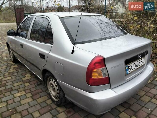 Серый Хендай Акцент, объемом двигателя 1.5 л и пробегом 218 тыс. км за 3250 $, фото 4 на Automoto.ua