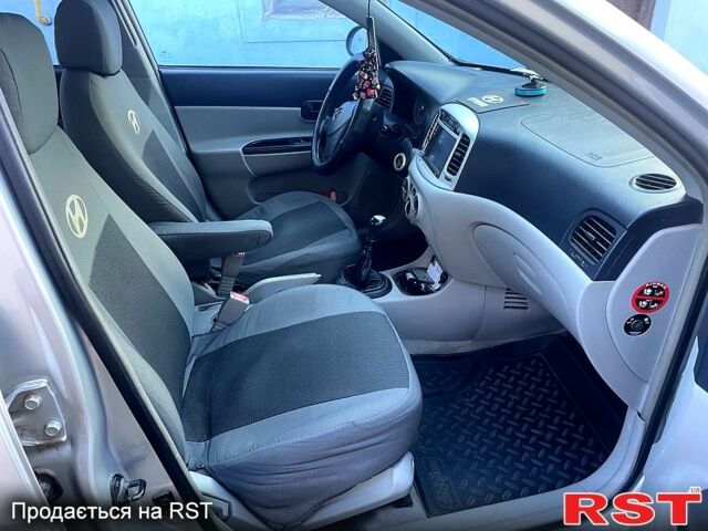 Серый Хендай Акцент, объемом двигателя 1.4 л и пробегом 257 тыс. км за 4300 $, фото 11 на Automoto.ua