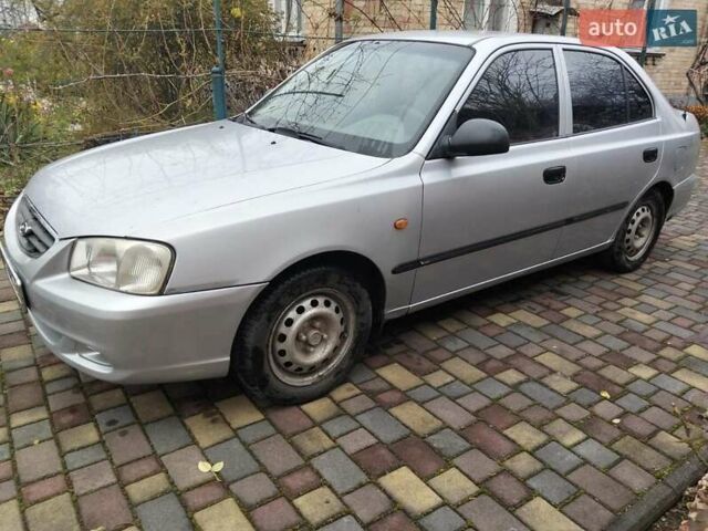 Серый Хендай Акцент, объемом двигателя 1.5 л и пробегом 218 тыс. км за 3250 $, фото 3 на Automoto.ua