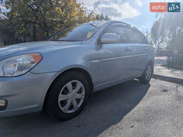 Серый Хендай Акцент, объемом двигателя 1.4 л и пробегом 118 тыс. км за 5000 $, фото 1 на Automoto.ua