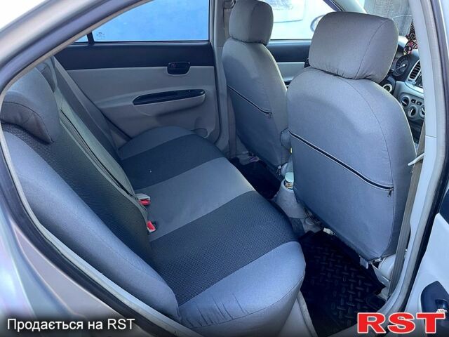 Серый Хендай Акцент, объемом двигателя 1.4 л и пробегом 257 тыс. км за 4300 $, фото 12 на Automoto.ua