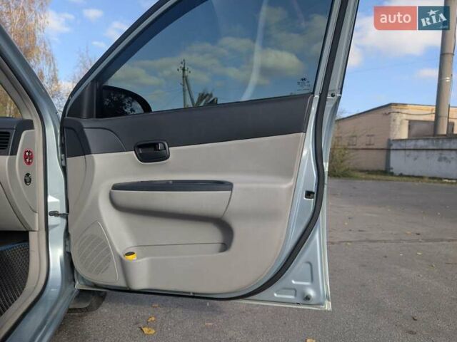 Серый Хендай Акцент, объемом двигателя 1.4 л и пробегом 118 тыс. км за 5000 $, фото 8 на Automoto.ua