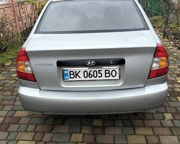 Серый Хендай Акцент, объемом двигателя 1.5 л и пробегом 218 тыс. км за 3250 $, фото 5 на Automoto.ua