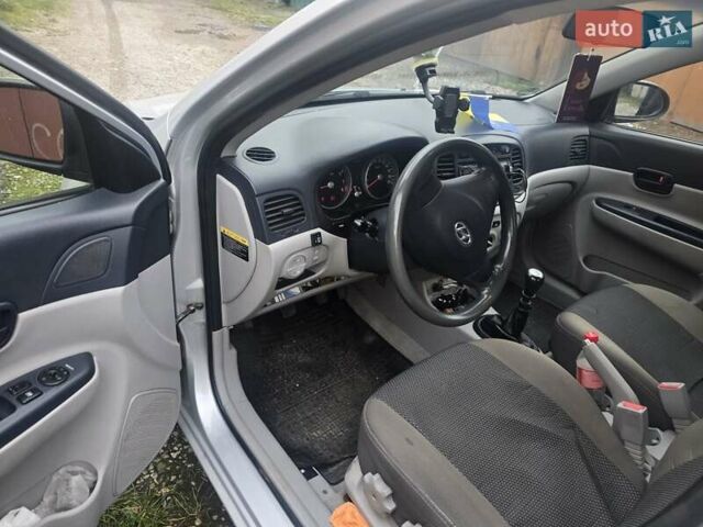 Сірий Хендай Акцент, об'ємом двигуна 1.4 л та пробігом 206 тис. км за 4000 $, фото 2 на Automoto.ua