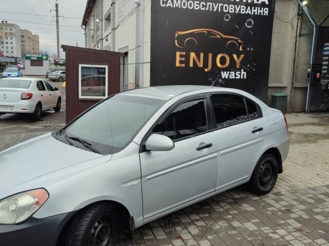 Серый Хендай Акцент, объемом двигателя 1.4 л и пробегом 234 тыс. км за 5000 $, фото 1 на Automoto.ua