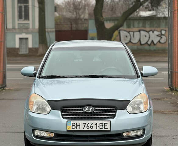 Серый Хендай Акцент, объемом двигателя 1.4 л и пробегом 138 тыс. км за 5550 $, фото 2 на Automoto.ua