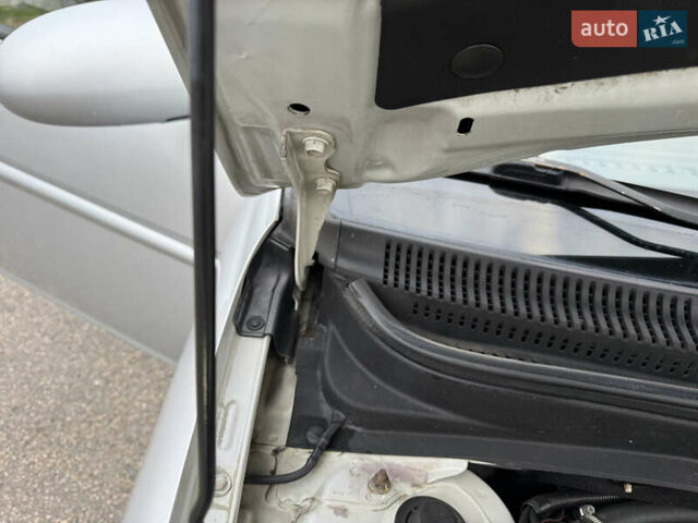 Сірий Хендай Акцент, об'ємом двигуна 1.6 л та пробігом 177 тис. км за 5900 $, фото 22 на Automoto.ua