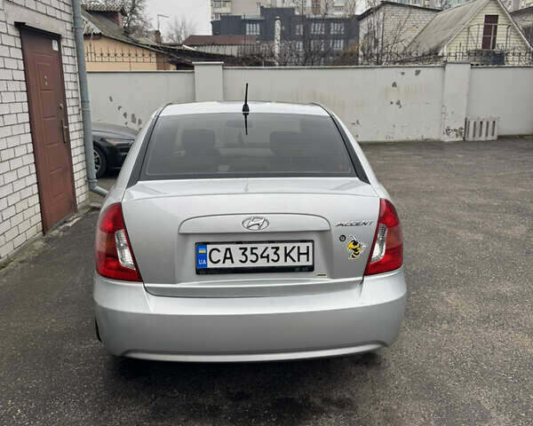 Серый Хендай Акцент, объемом двигателя 1.4 л и пробегом 165 тыс. км за 4900 $, фото 3 на Automoto.ua