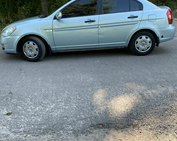 Серый Хендай Акцент, объемом двигателя 1.4 л и пробегом 220 тыс. км за 4000 $, фото 5 на Automoto.ua