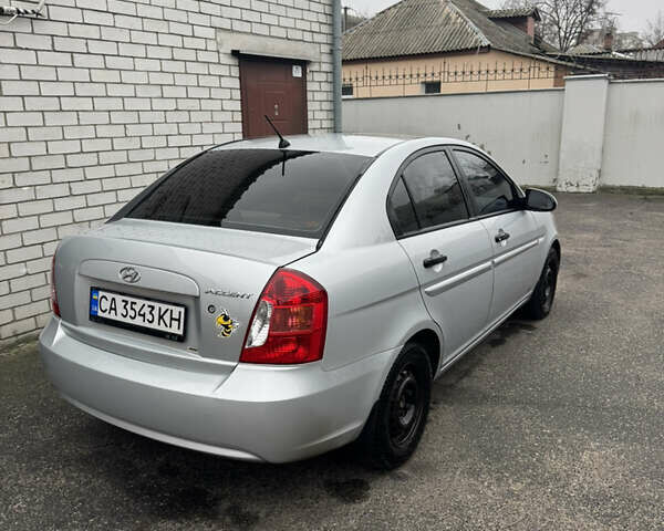 Серый Хендай Акцент, объемом двигателя 1.4 л и пробегом 165 тыс. км за 4900 $, фото 4 на Automoto.ua