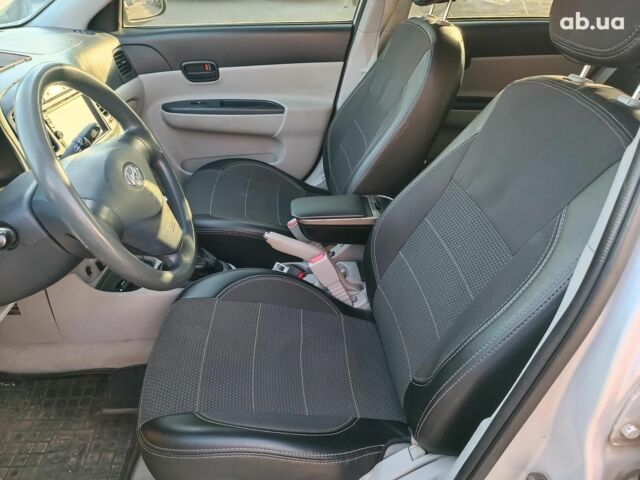 Серый Хендай Акцент, объемом двигателя 1.4 л и пробегом 158 тыс. км за 5890 $, фото 17 на Automoto.ua