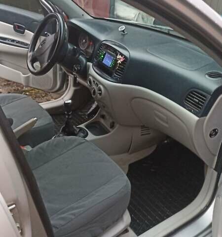 Серый Хендай Акцент, объемом двигателя 1.4 л и пробегом 228 тыс. км за 4400 $, фото 17 на Automoto.ua