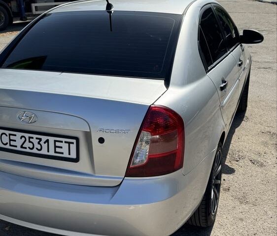 Серый Хендай Акцент, объемом двигателя 1.4 л и пробегом 253 тыс. км за 3850 $, фото 4 на Automoto.ua