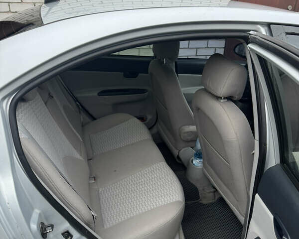 Серый Хендай Акцент, объемом двигателя 1.4 л и пробегом 165 тыс. км за 4900 $, фото 8 на Automoto.ua