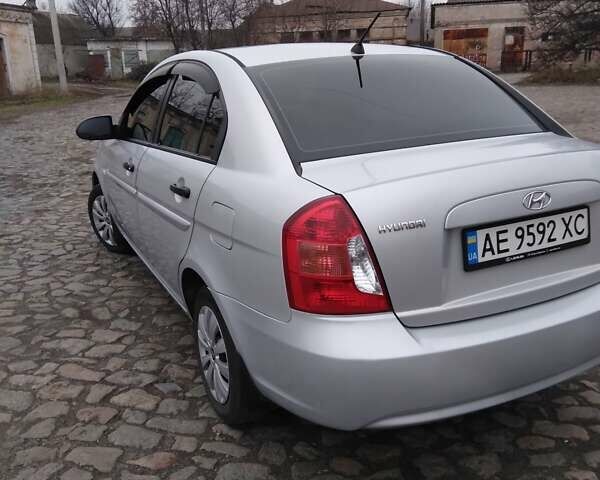 Серый Хендай Акцент, объемом двигателя 1.4 л и пробегом 235 тыс. км за 5600 $, фото 9 на Automoto.ua
