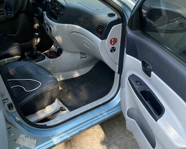 Серый Хендай Акцент, объемом двигателя 1.4 л и пробегом 220 тыс. км за 4000 $, фото 9 на Automoto.ua