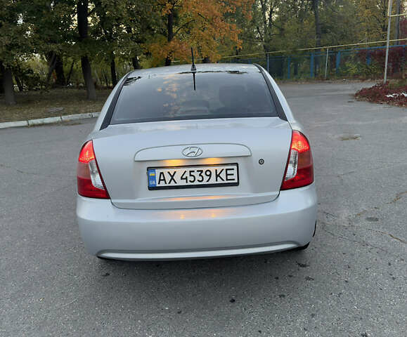 Сірий Хендай Акцент, об'ємом двигуна 1.4 л та пробігом 181 тис. км за 4800 $, фото 3 на Automoto.ua