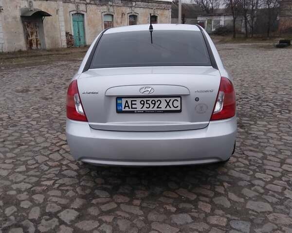 Серый Хендай Акцент, объемом двигателя 1.4 л и пробегом 235 тыс. км за 5600 $, фото 12 на Automoto.ua