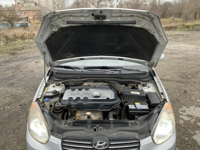 Серый Хендай Акцент, объемом двигателя 1.4 л и пробегом 260 тыс. км за 3550 $, фото 4 на Automoto.ua