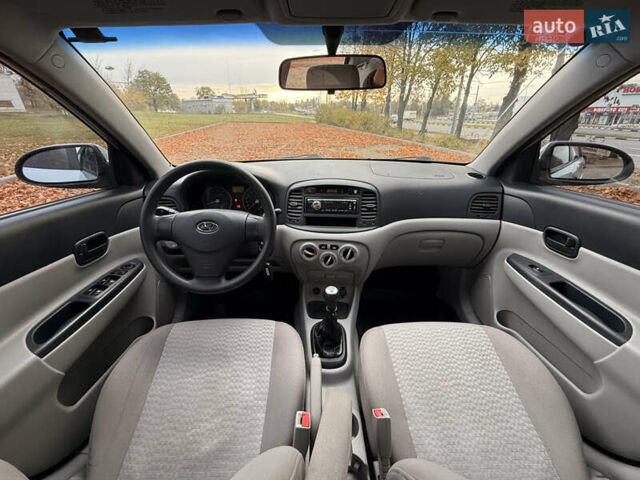 Серый Хендай Акцент, объемом двигателя 1.4 л и пробегом 182 тыс. км за 4300 $, фото 24 на Automoto.ua
