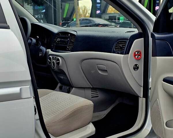 Хендай Акцент 2007 у Дніпро (Дніпропетровську) на Automoto.ua Сірий Хендай Акцент, об'ємом двигуна 1.4 л та пробігом 159 тис. км за 4850 $, фото 11 на Automoto.ua