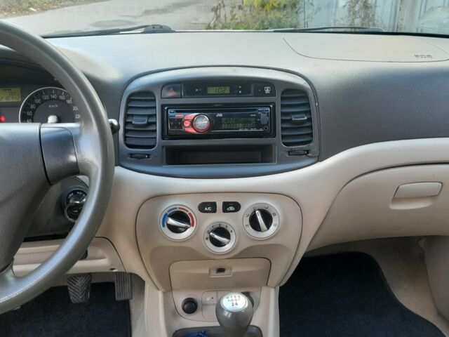 Серый Хендай Акцент, объемом двигателя 0 л и пробегом 216 тыс. км за 4750 $, фото 5 на Automoto.ua