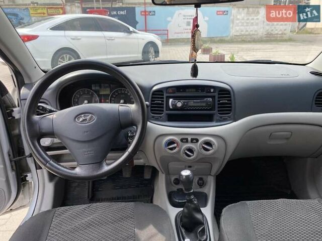 Сірий Хендай Акцент, об'ємом двигуна 1.4 л та пробігом 165 тис. км за 4900 $, фото 5 на Automoto.ua