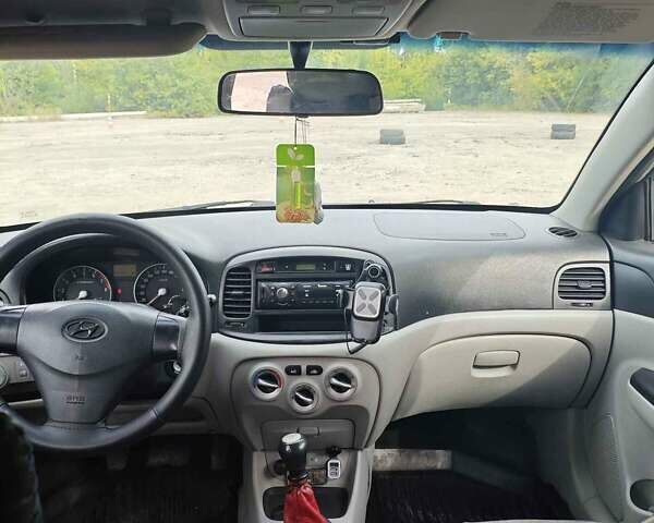 Хендай Акцент 2007 в Днепре (Днепропетровске) на Automoto.ua Серый Хендай Акцент, объемом двигателя 1.4 л и пробегом 250 тыс. км за 4300 $, фото 6 на Automoto.ua