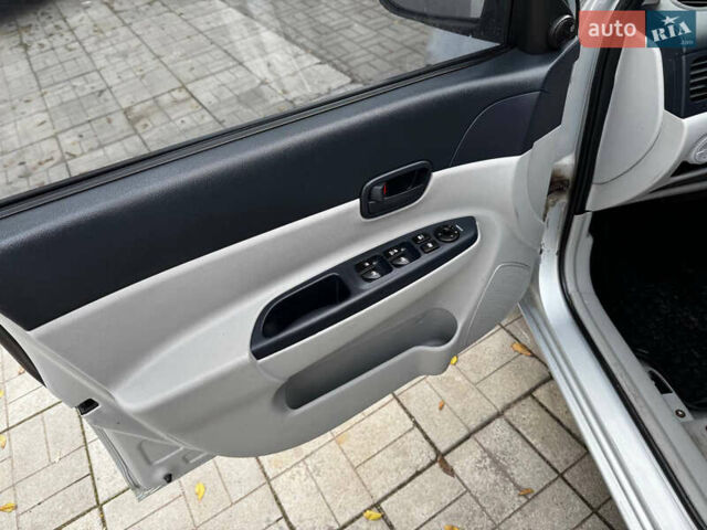 Сірий Хендай Акцент, об'ємом двигуна 1.4 л та пробігом 145 тис. км за 5500 $, фото 7 на Automoto.ua
