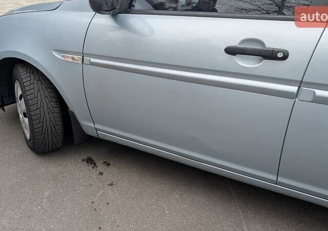 Сірий Хендай Акцент, об'ємом двигуна 1.4 л та пробігом 245 тис. км за 4300 $, фото 4 на Automoto.ua