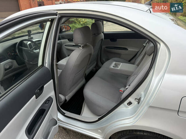 Сірий Хендай Акцент, об'ємом двигуна 1.6 л та пробігом 177 тис. км за 5900 $, фото 10 на Automoto.ua