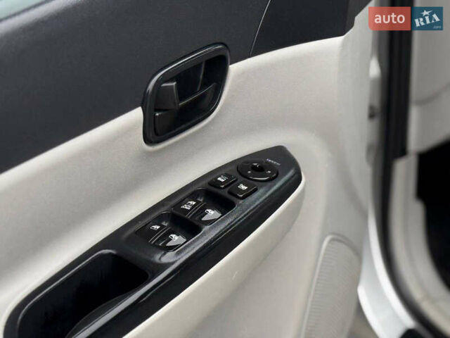 Серый Хендай Акцент, объемом двигателя 1.4 л и пробегом 149 тыс. км за 3650 $, фото 9 на Automoto.ua