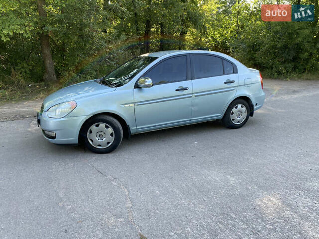 Серый Хендай Акцент, объемом двигателя 1.4 л и пробегом 220 тыс. км за 4000 $, фото 2 на Automoto.ua