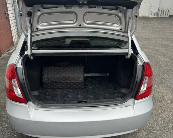 Серый Хендай Акцент, объемом двигателя 1.4 л и пробегом 165 тыс. км за 4900 $, фото 9 на Automoto.ua