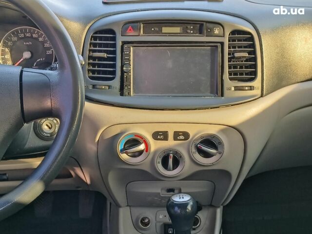 Серый Хендай Акцент, объемом двигателя 1.4 л и пробегом 158 тыс. км за 5890 $, фото 14 на Automoto.ua