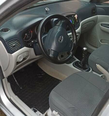 Серый Хендай Акцент, объемом двигателя 1.4 л и пробегом 228 тыс. км за 4400 $, фото 13 на Automoto.ua