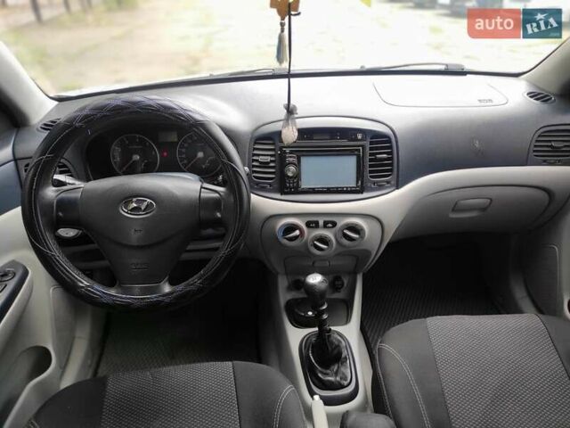Серый Хендай Акцент, объемом двигателя 1.5 л и пробегом 232 тыс. км за 4205 $, фото 4 на Automoto.ua