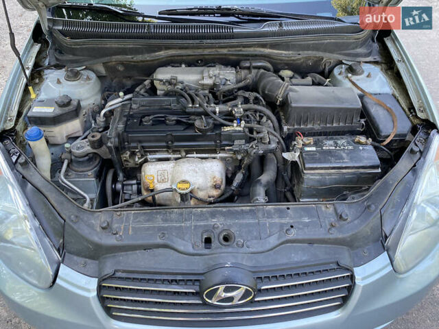 Серый Хендай Акцент, объемом двигателя 1.4 л и пробегом 220 тыс. км за 4000 $, фото 13 на Automoto.ua