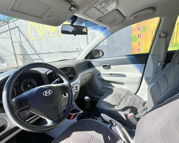 Сірий Хендай Акцент, об'ємом двигуна 1.4 л та пробігом 202 тис. км за 4500 $, фото 5 на Automoto.ua